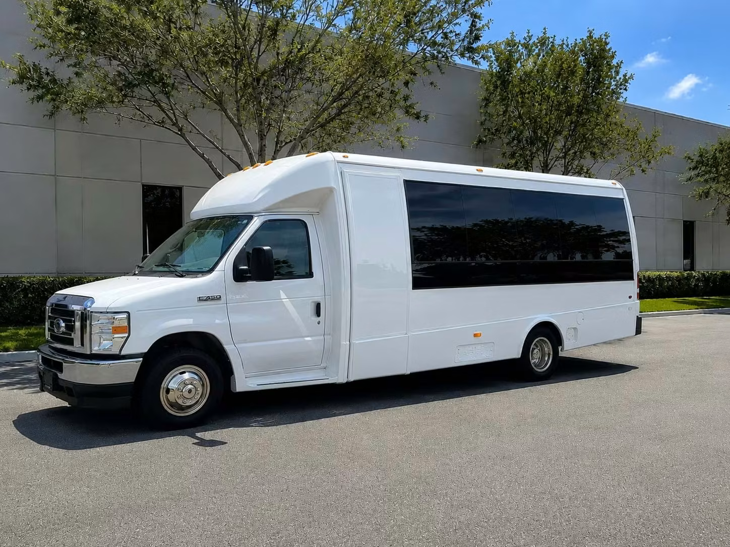 douglasville 15 passenger minibus rental